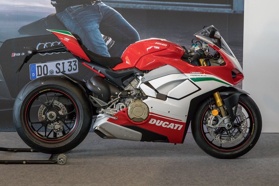 Ducati Panigale V4 2022 fotoğraf 1