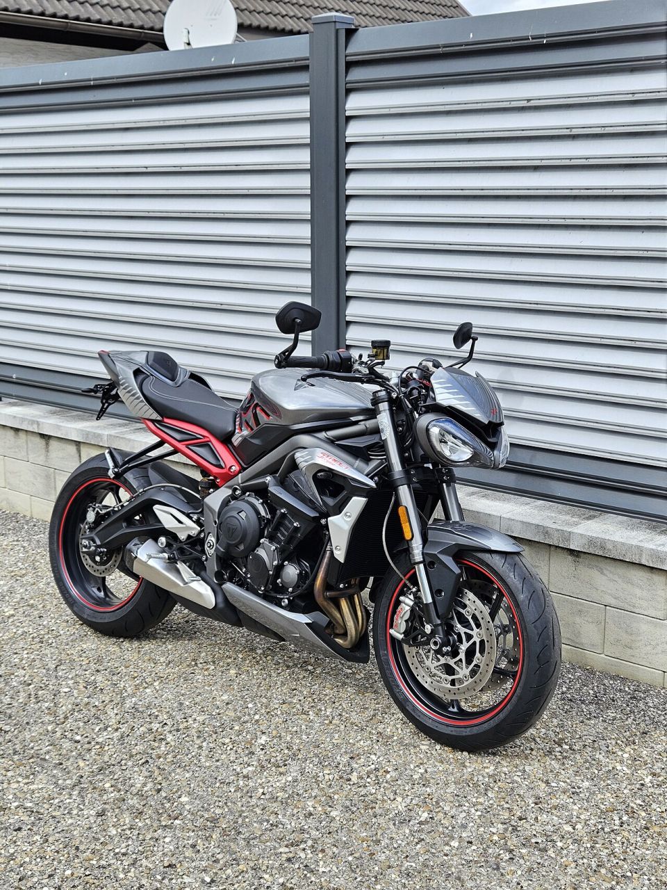 Triumph Street Triple 765 RS 2018 fotoğraf 1