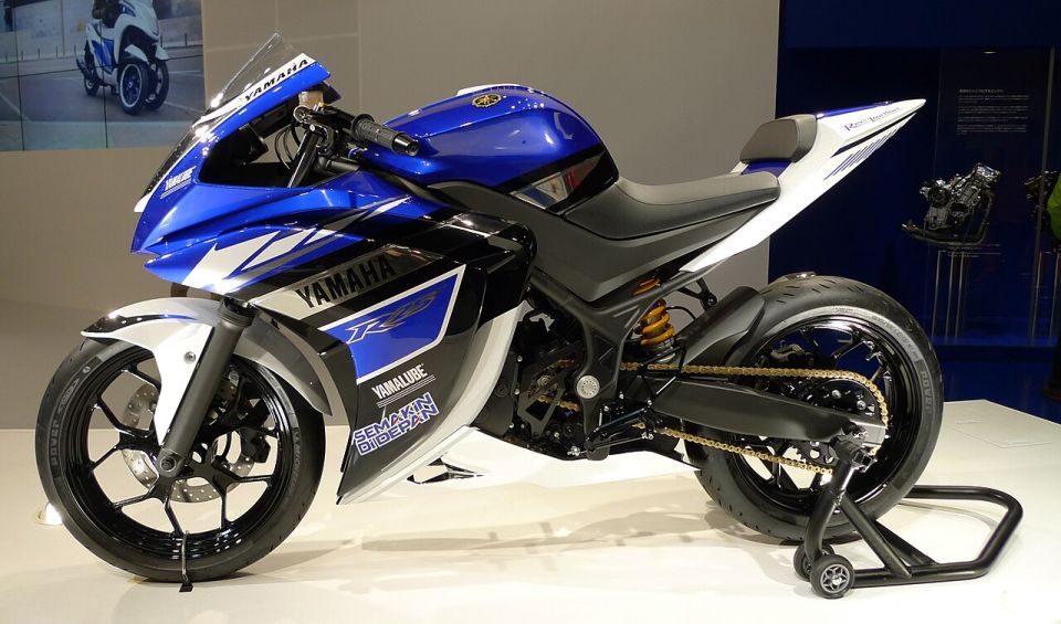 Yamaha YZF-R25 2026 fotoğraf 1